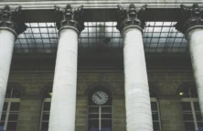 Bourse de Paris: rebond des secteurs sous pression des élections législatives