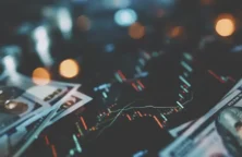 Les marchés asiatiques face au tsunami du dollar américain