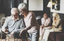Est-il avantageux d’investir en nue-propriété sur le marché de l’hébergement des seniors ?