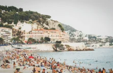 Combien vaut un deux-pièces avec vue sur mer à Nice