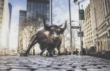 A Wall Street, GameStop, l&rsquo;égérie des petits porteurs, contre-attaque