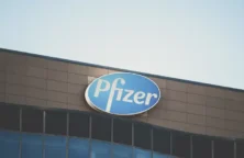 Santé: Pfizer réduit sa participation dans Haleon