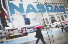 Le groupe de médias de Trump accuse des fonds spéculatifs de manipuler son action