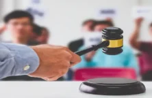 Un guide Michelin utilisé lors du Débarquement en vente aux enchères