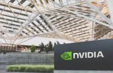 Nvidia première entreprise américaine à dépasser les 4.000 milliards de dollars de capitalisation boursière