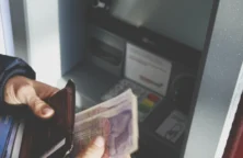 Le nombre de distributeurs de billets a continué de baisser en 2024