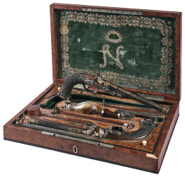 Exceptionnel coffret, nécessaire de deux pistolets réalisés par Gosset ayant appartenu à Napoléon Ier.