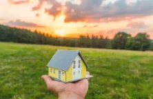 Vente de terrain devenu constructible : n’oubliez pas la taxe !